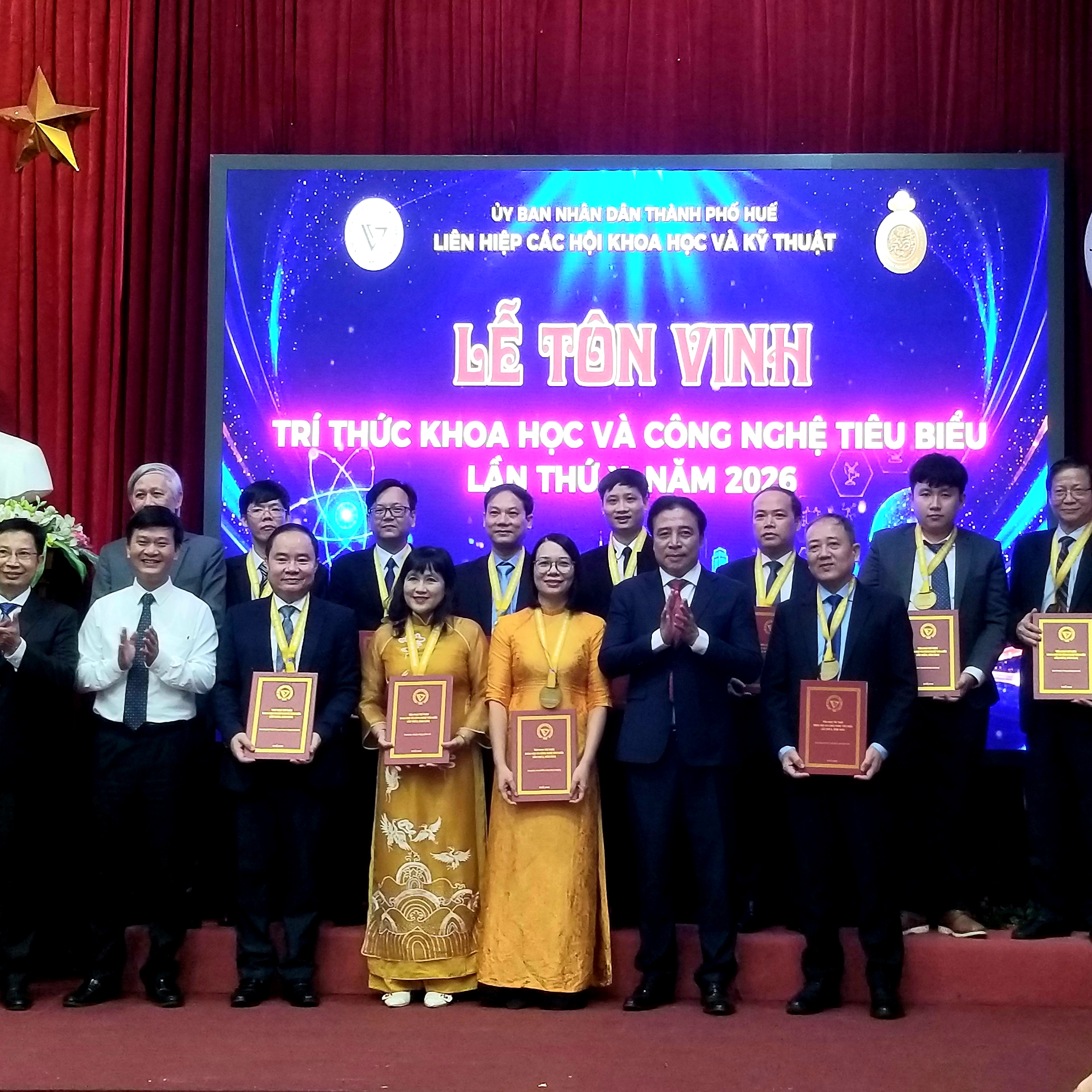 Tôn vinh 12 trí thức khoa học và công nghệ tiêu biểu