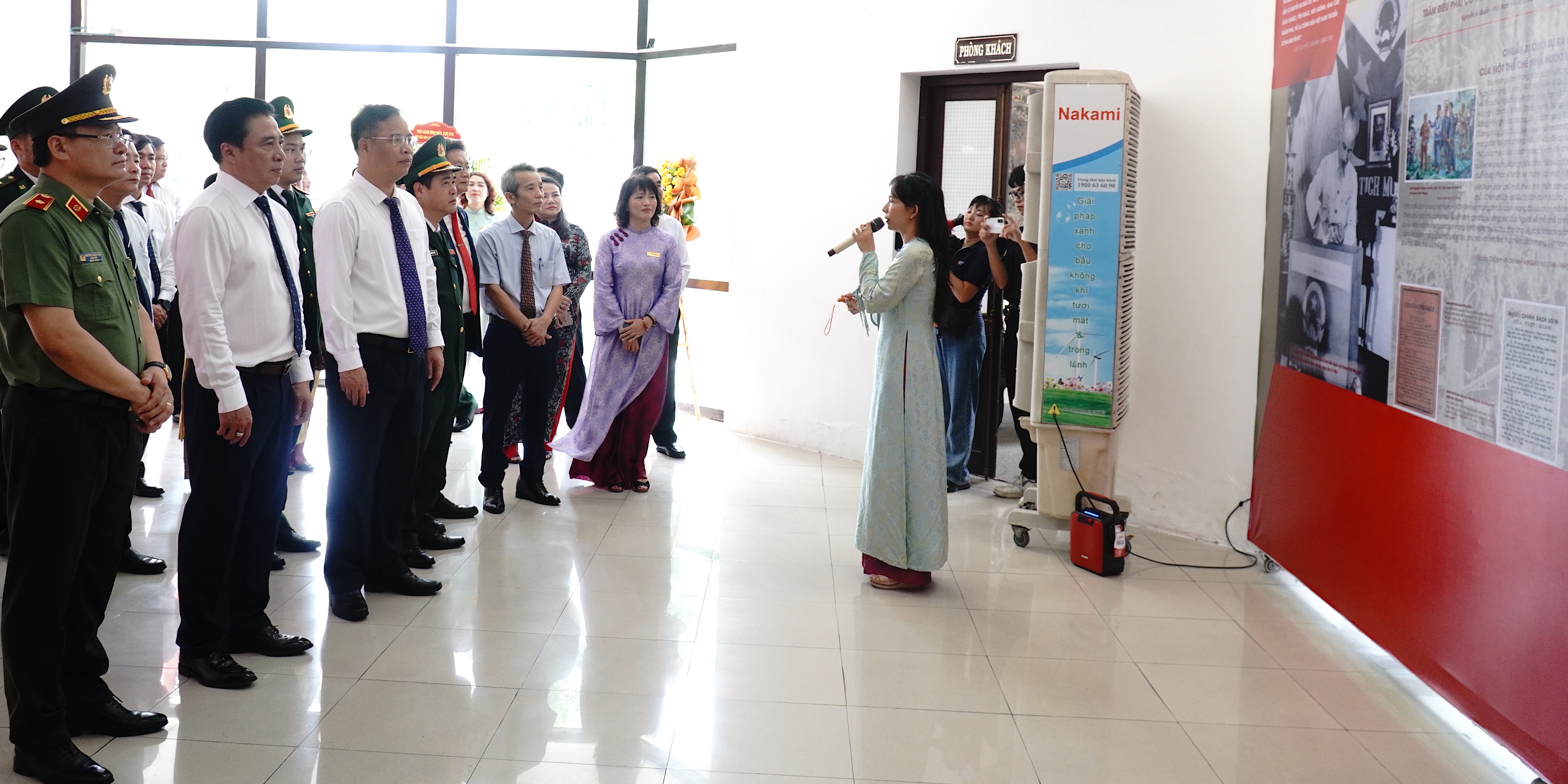 Khai mạc triển lãm “Ngày hội non sông - Lá phiếu của niềm tin và trách nhiệm”