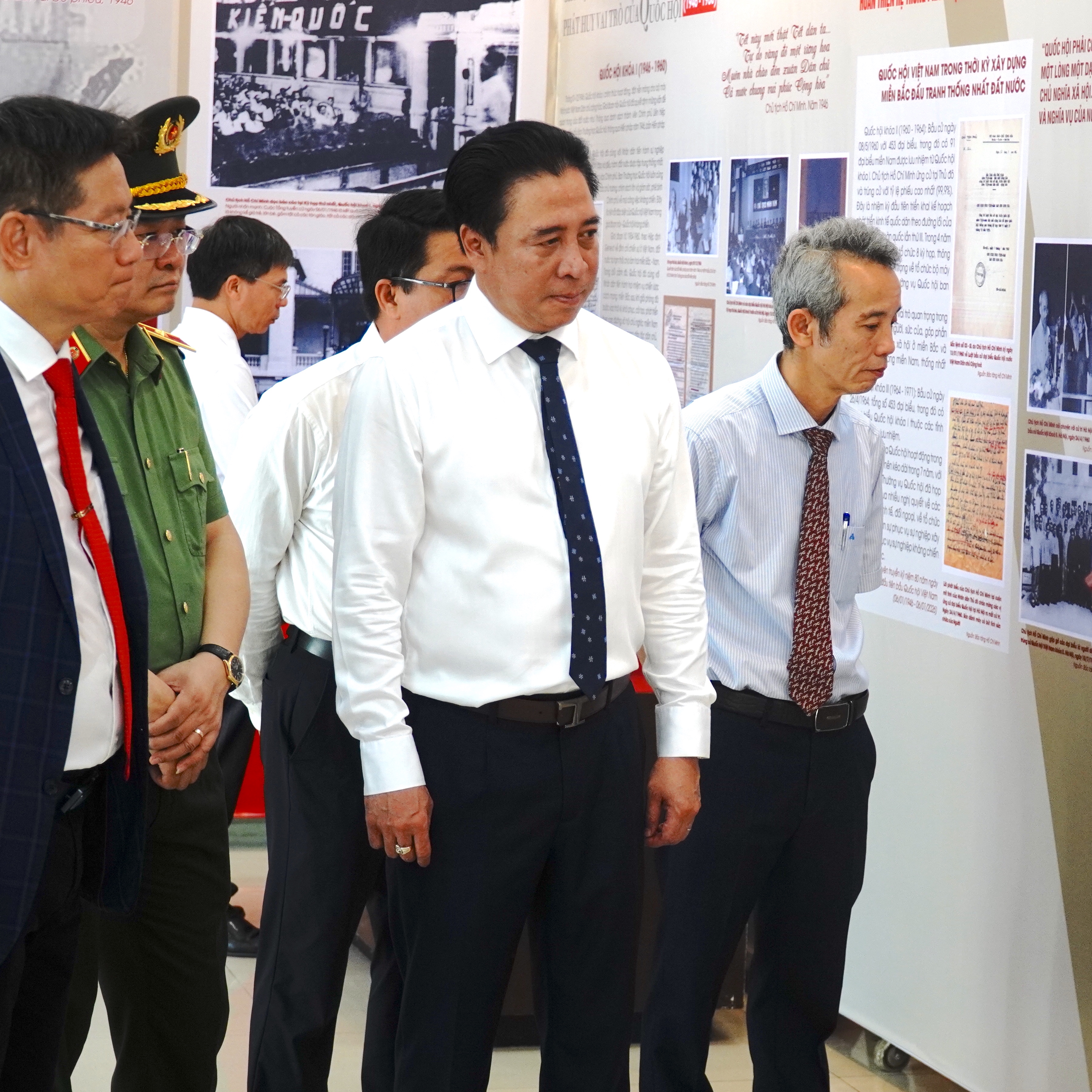 Khai mạc triển lãm “Ngày hội non sông - Lá phiếu của niềm tin và trách nhiệm”