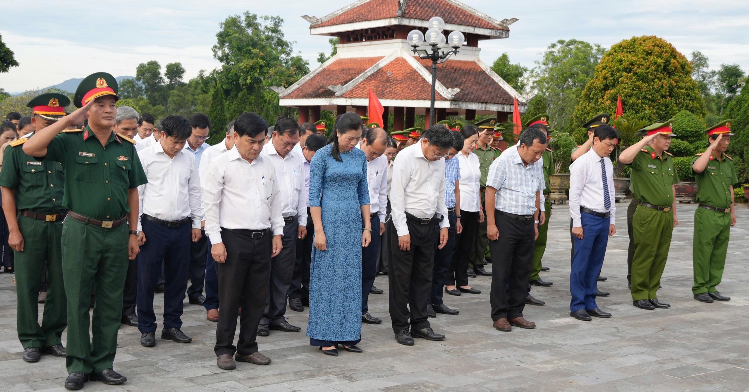 Dâng hương tưởng nhớ Chủ tịch Hồ Chí Minh và tri ân các Anh hùng Liệt sĩ