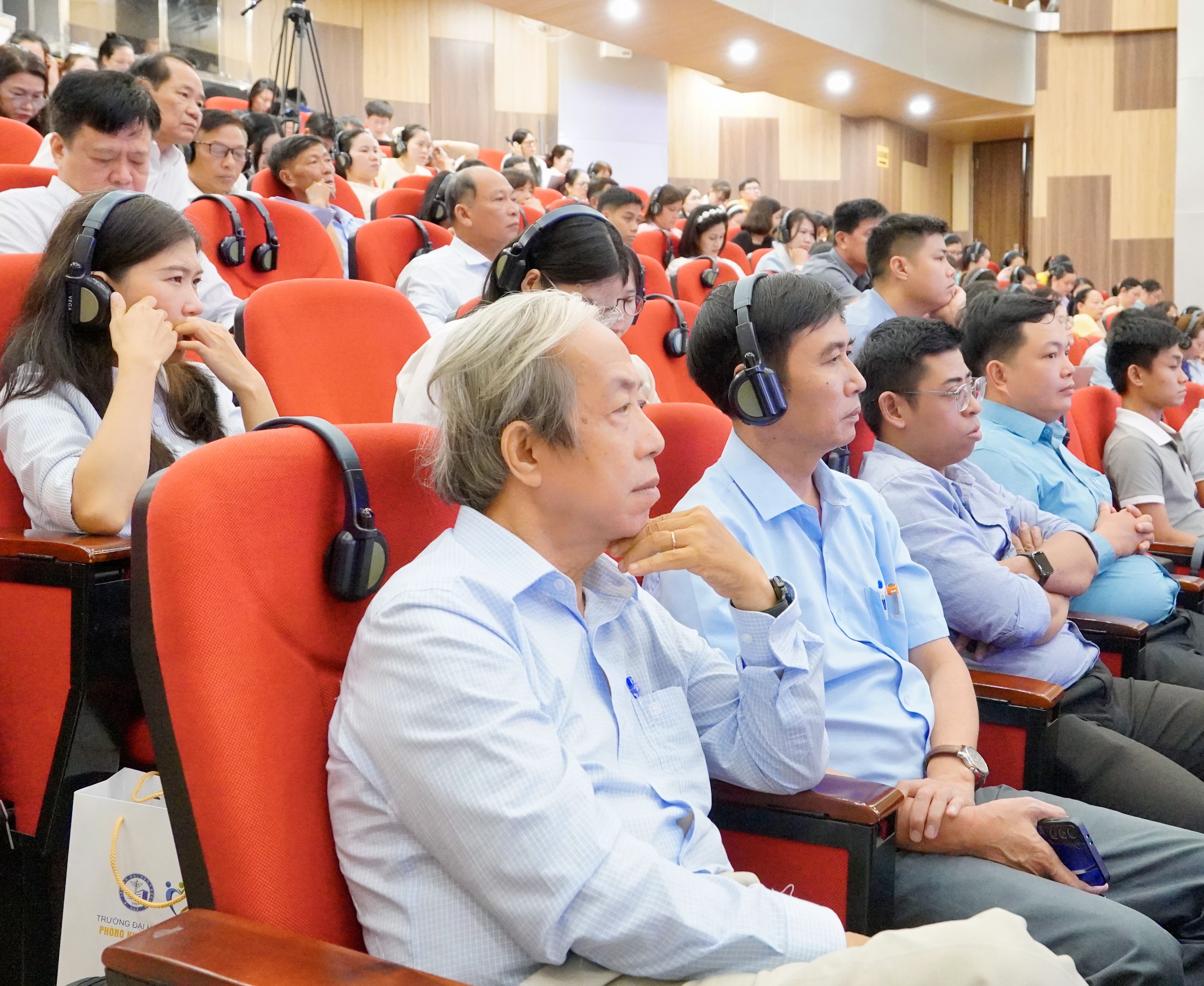 Hỗ trợ 2 000 máy đo huyết áp và ứng dụng theo dõi huyết áp tại nhà cho các trạm y tế