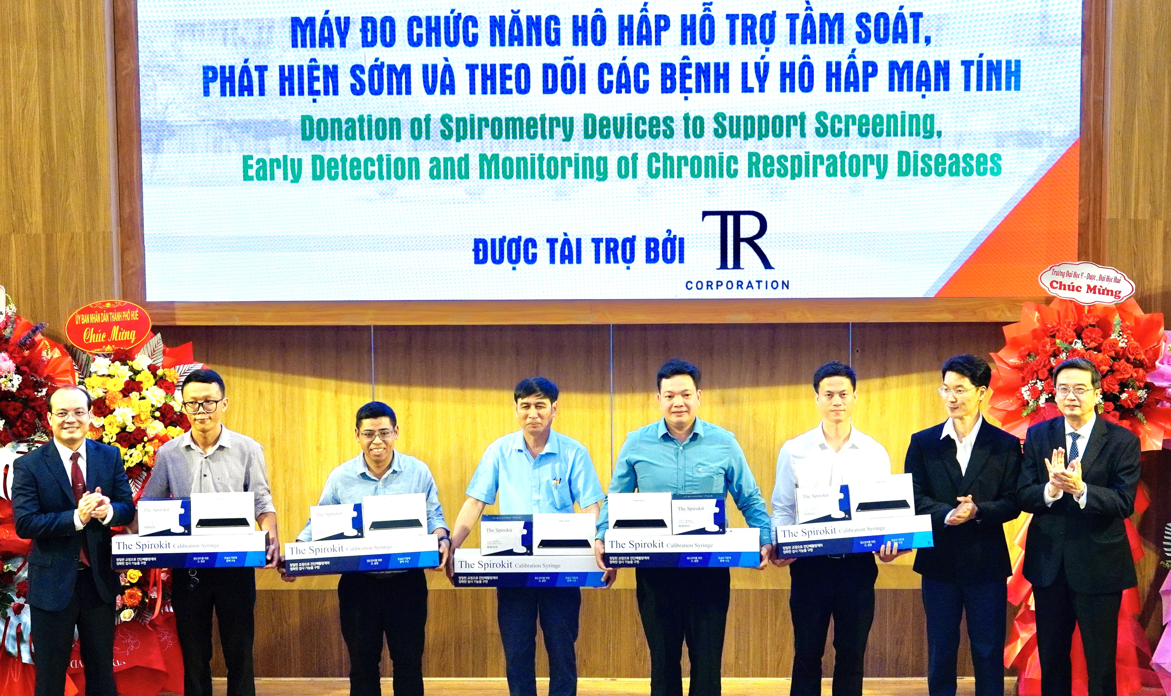 Hỗ trợ 2 000 máy đo huyết áp và ứng dụng theo dõi huyết áp tại nhà cho các trạm y tế