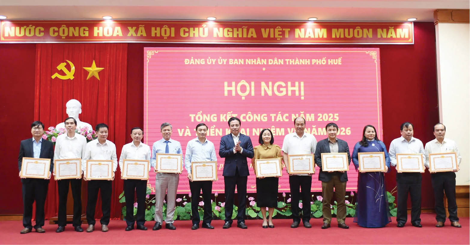 Chuyển từ “học tập” sang “làm theo” Bác