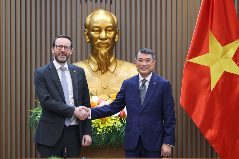 Thủ tướng Lê Minh Hưng tiếp Đại sứ Anh Đồng hành cùng Việt Nam xây dựng trung tâm tài chính quốc tế