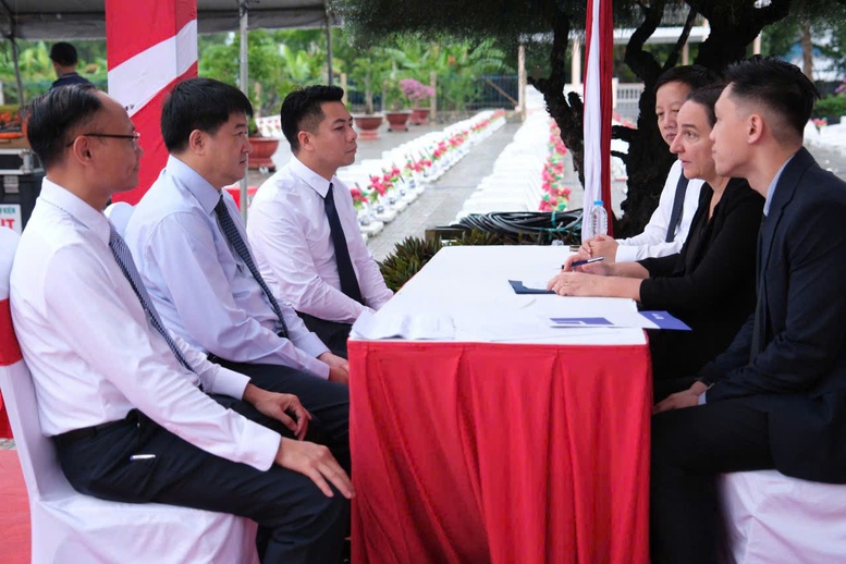 Lấy mẫu sinh phẩm tại nghĩa trang Giồng Riềng An Giang , mở cơ hội xác định danh tính liệt sĩ