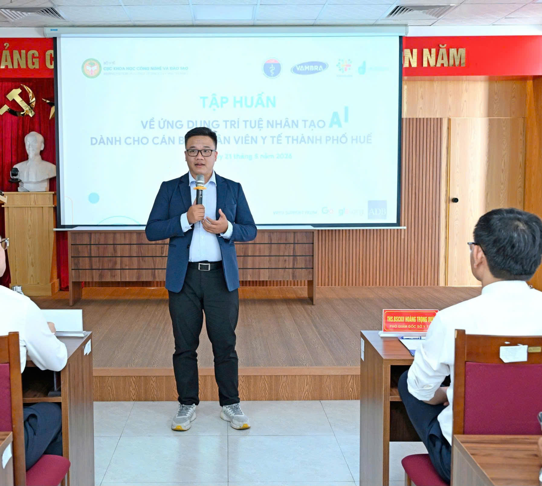 Ký kết hợp tác và khai giảng lớp tập huấn AI nâng cao năng lực số cho 1 500 cán bộ y tế