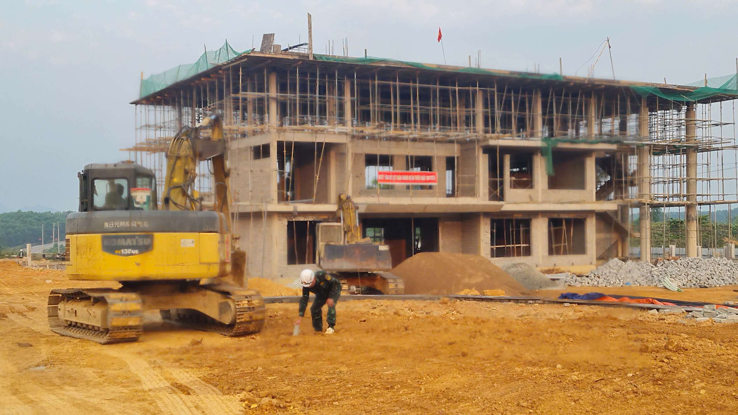 Đề nghị hỗ trợ nhân lực thi công trường học vùng biên giới