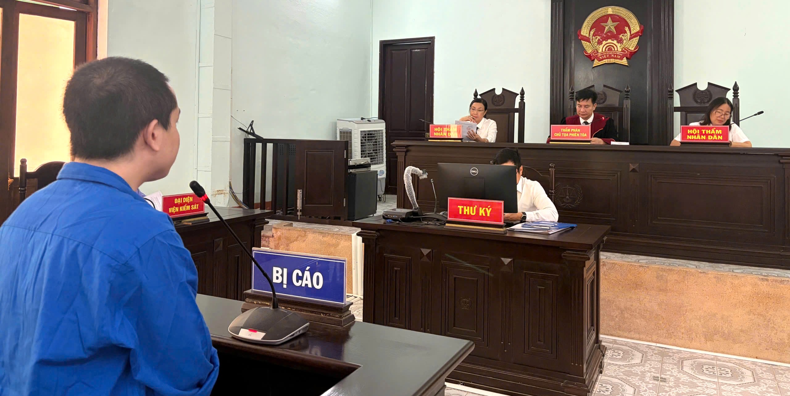 Nhận án tù vì cưỡng đoạt dây chuyền của trẻ 6 tuổi