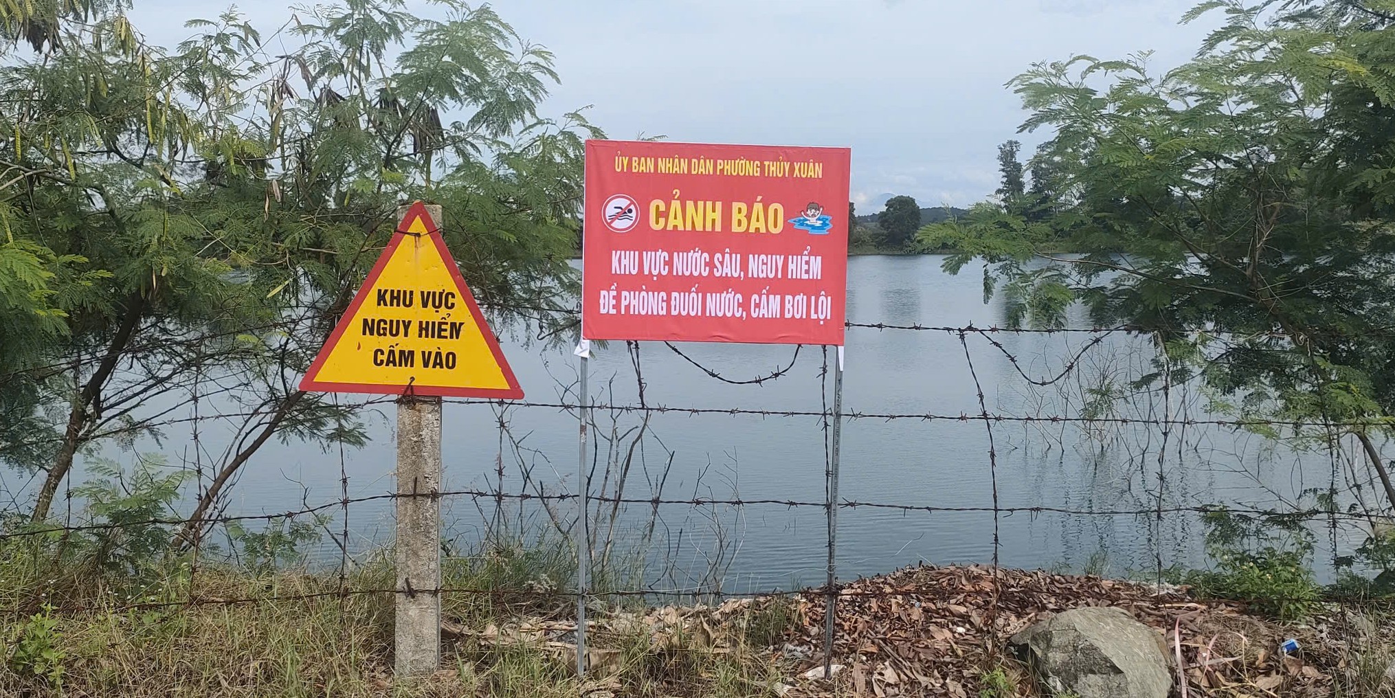 Không để trẻ em tự ý tắm sông, suối hoặc vui chơi tại những khu vực nguy hiểm