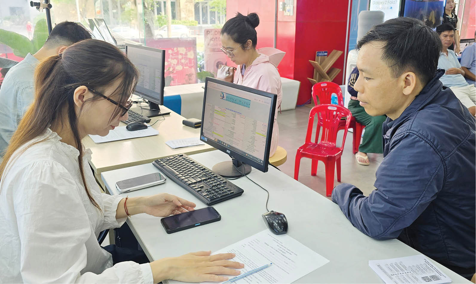 Chạy đua xác thực thuê bao trước giờ G