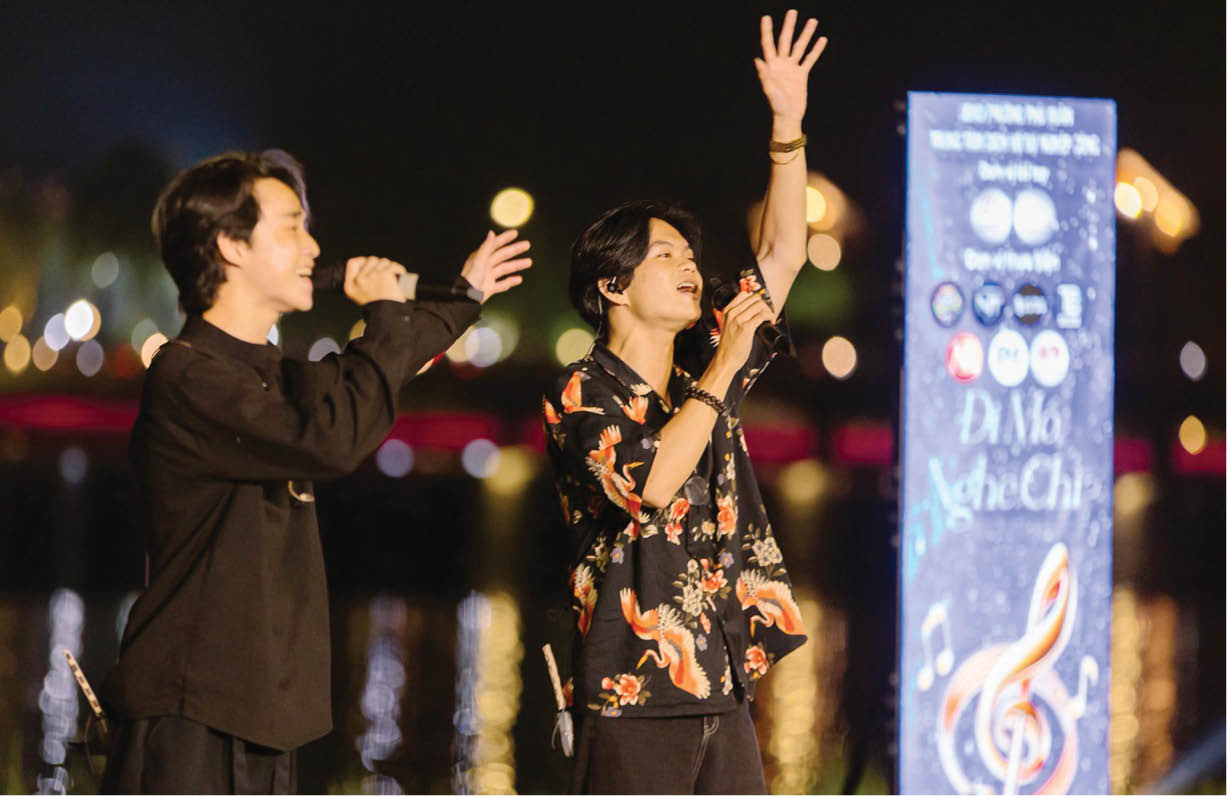 “Đi mô Nghe chi ” bên sông Hương