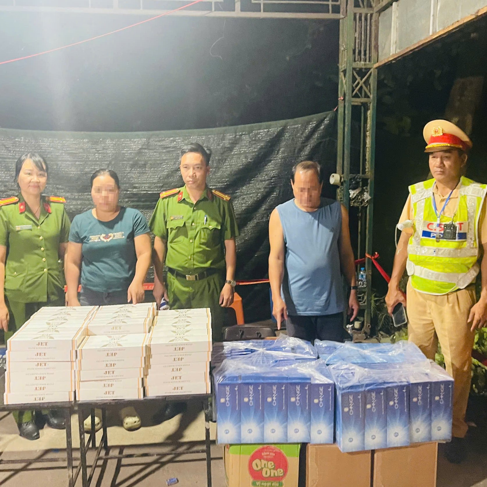 Khởi tố 2 đối tượng buôn bán 3 000 bao thuốc lá nhập lậu