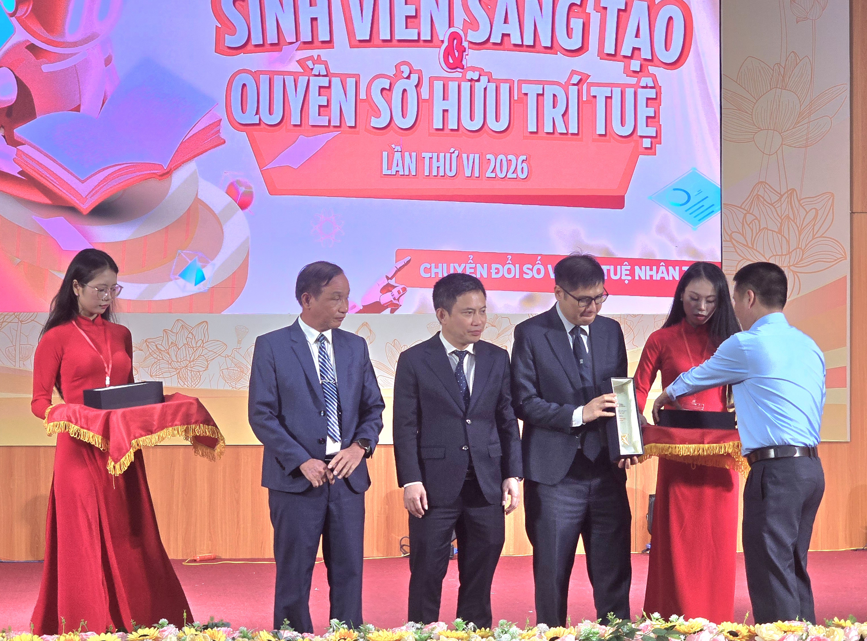 7 đội tham gia cuộc thi “Sinh viên sáng tạo và Quyền sở hữu trí tuệ” lần thứ VI