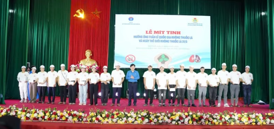 Không để khói thuốc lá phủ lên sức khỏe, tương lai người lao động