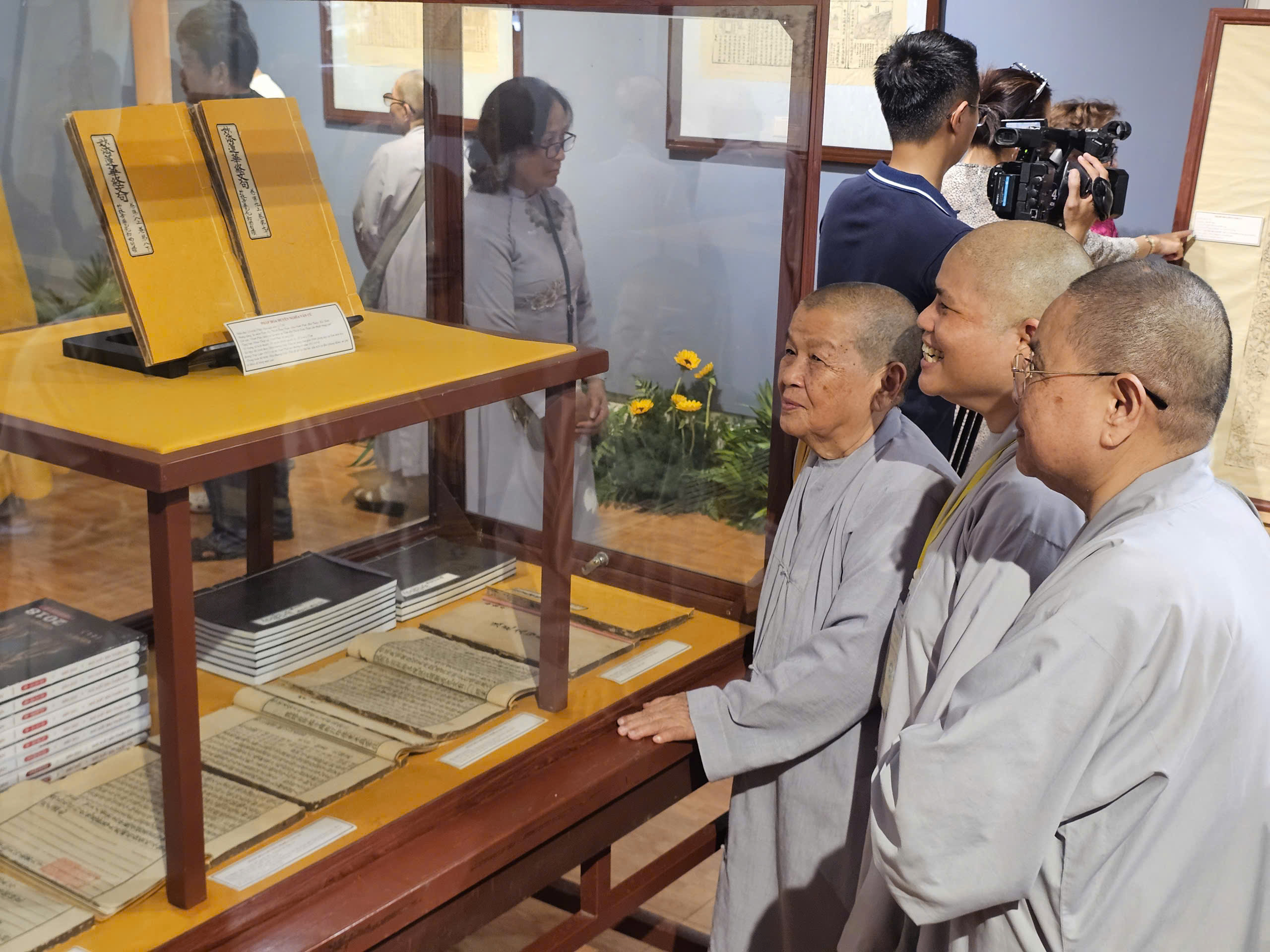 Trưng bày, giới thiệu di sản Phật giáo Huế mùa Phật đản