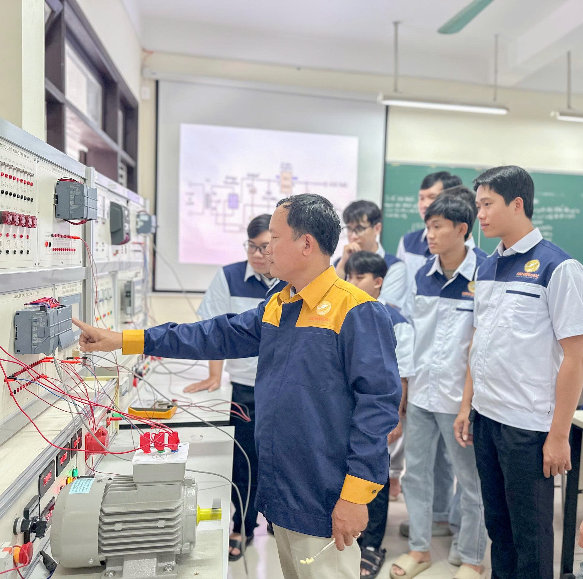 Trường Cao đẳng Huế đạt chuẩn kiểm định chất lượng giáo dục nghề nghiệp