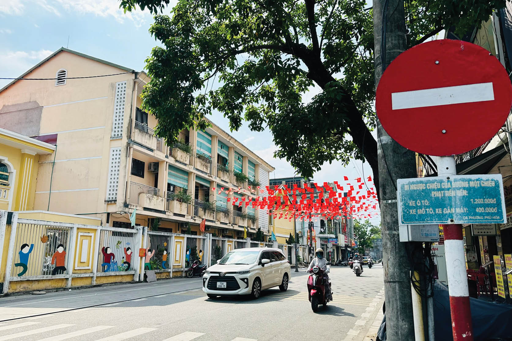 Rà soát biển báo giao thông trong khu vực Thành nội Huế