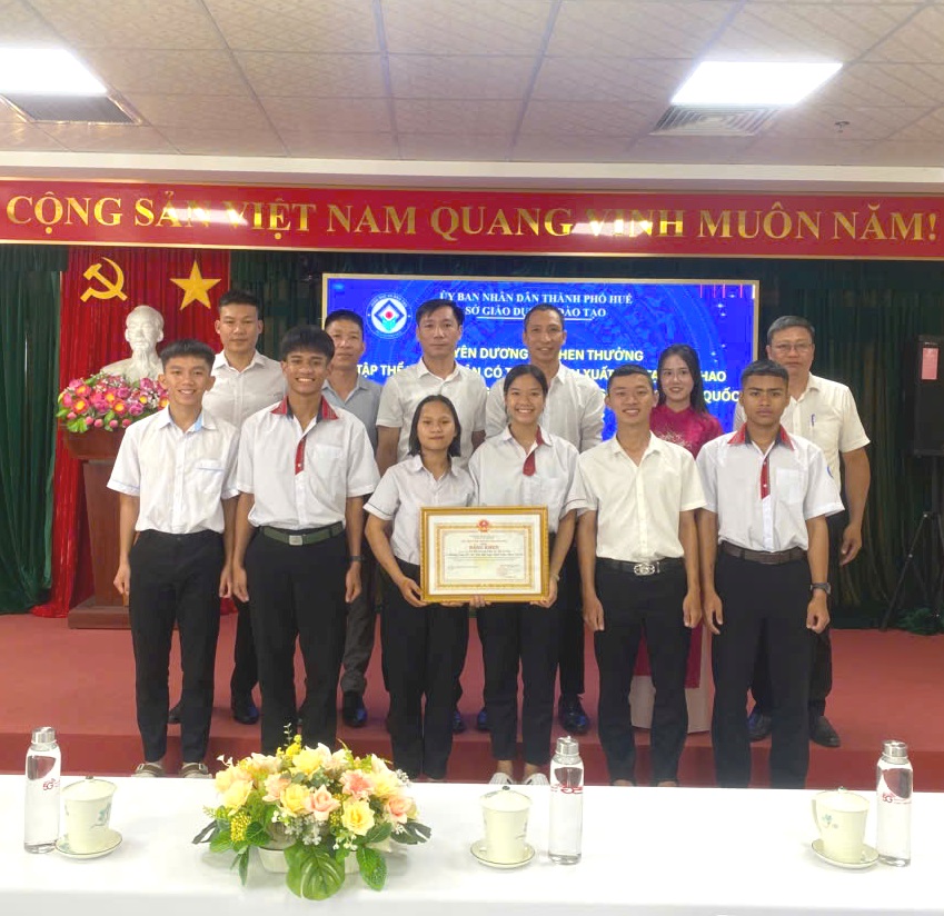 Tuyên dương tập thể, cá nhân đạt thành tích tại Hội thao Giáo dục quốc phòng và an ninh toàn quốc