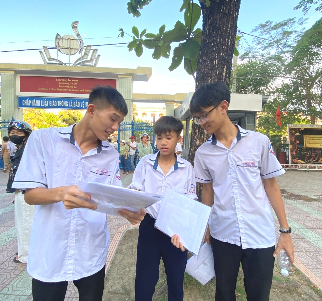 Đề thi vừa sức, bám sát chương trình