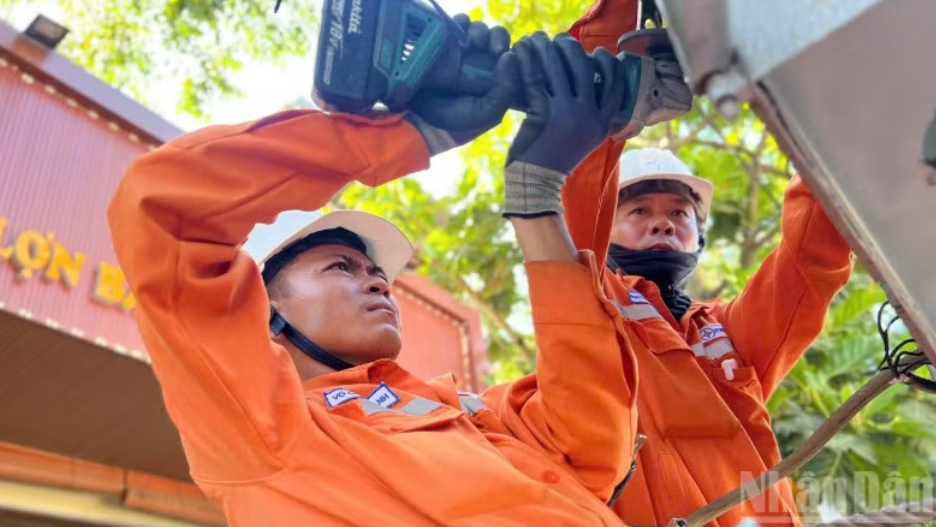 Hệ thống điện miền Trung-Tây Nguyên lập đỉnh tiêu thụ mới, vượt mốc 100 triệu kWh ngày