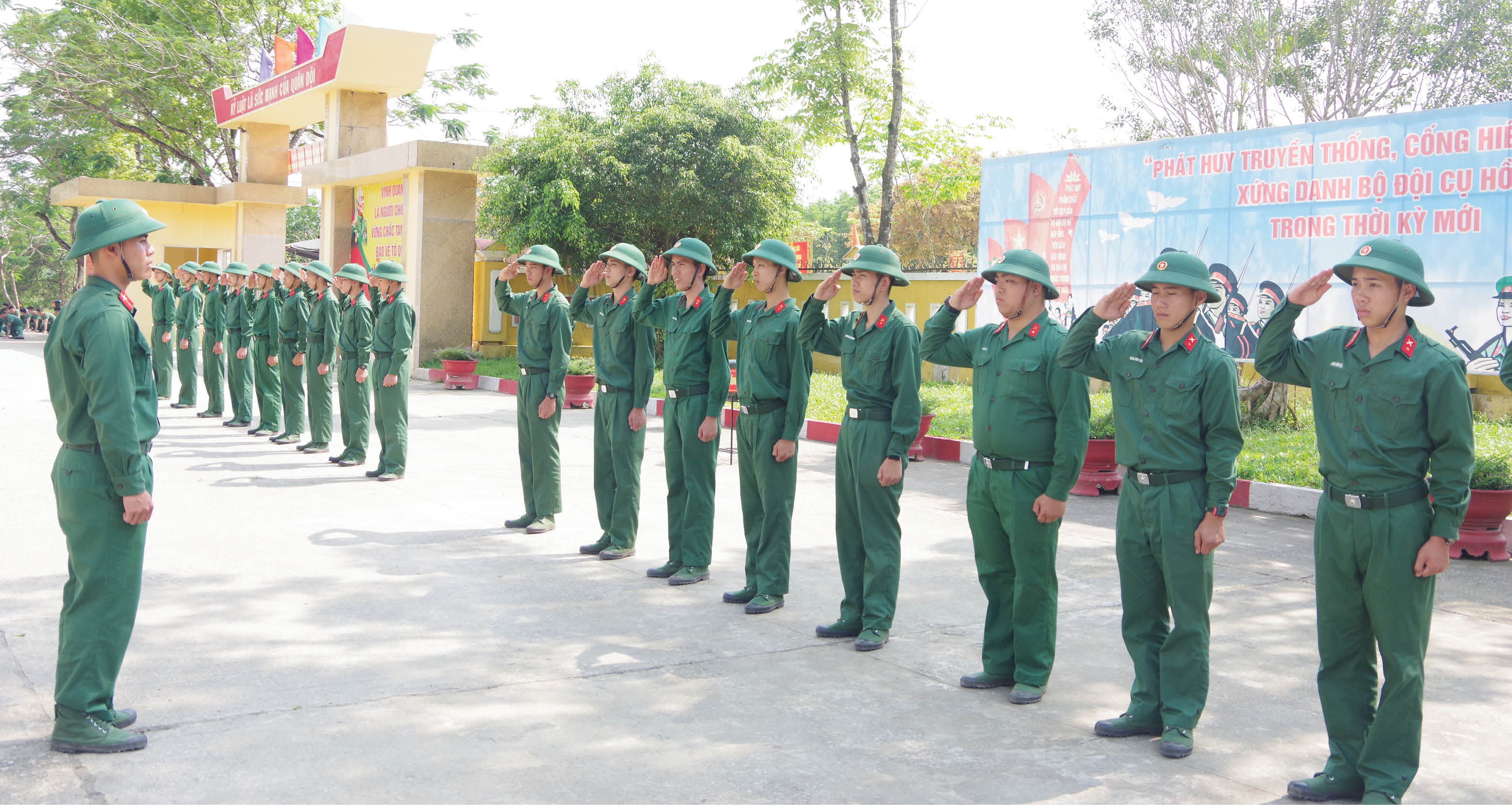 Vượt nắng thao trường
