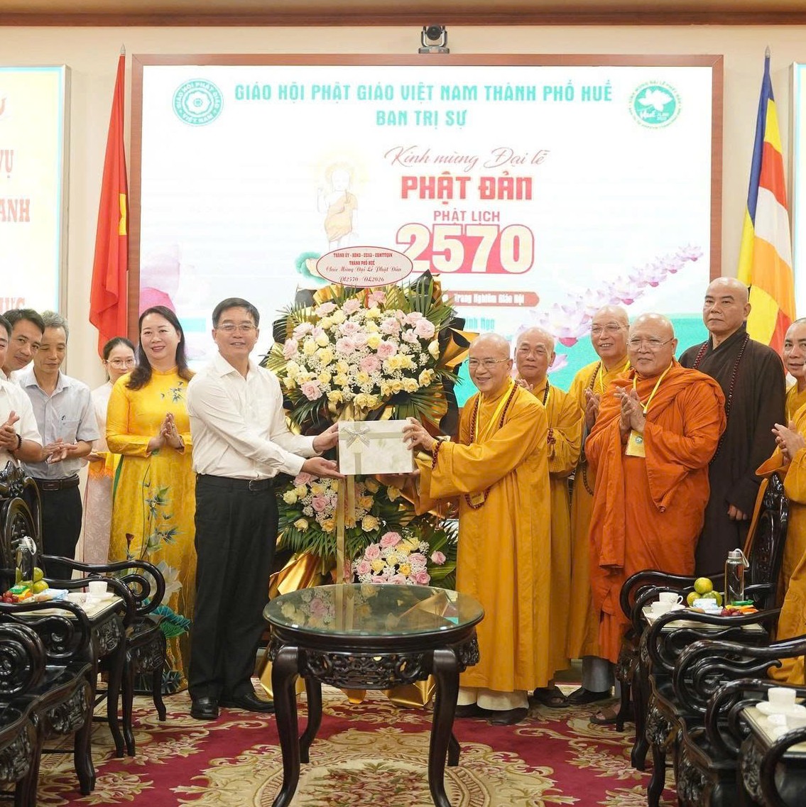 Lãnh đạo thành phố thăm, chúc mừng Đại lễ Phật đản Phật lịch 2570