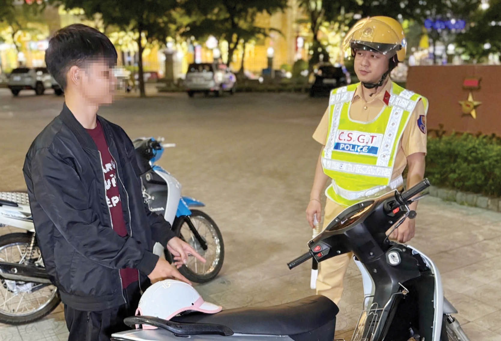 Lập lại trật tự trên những tuyến phố về đêm