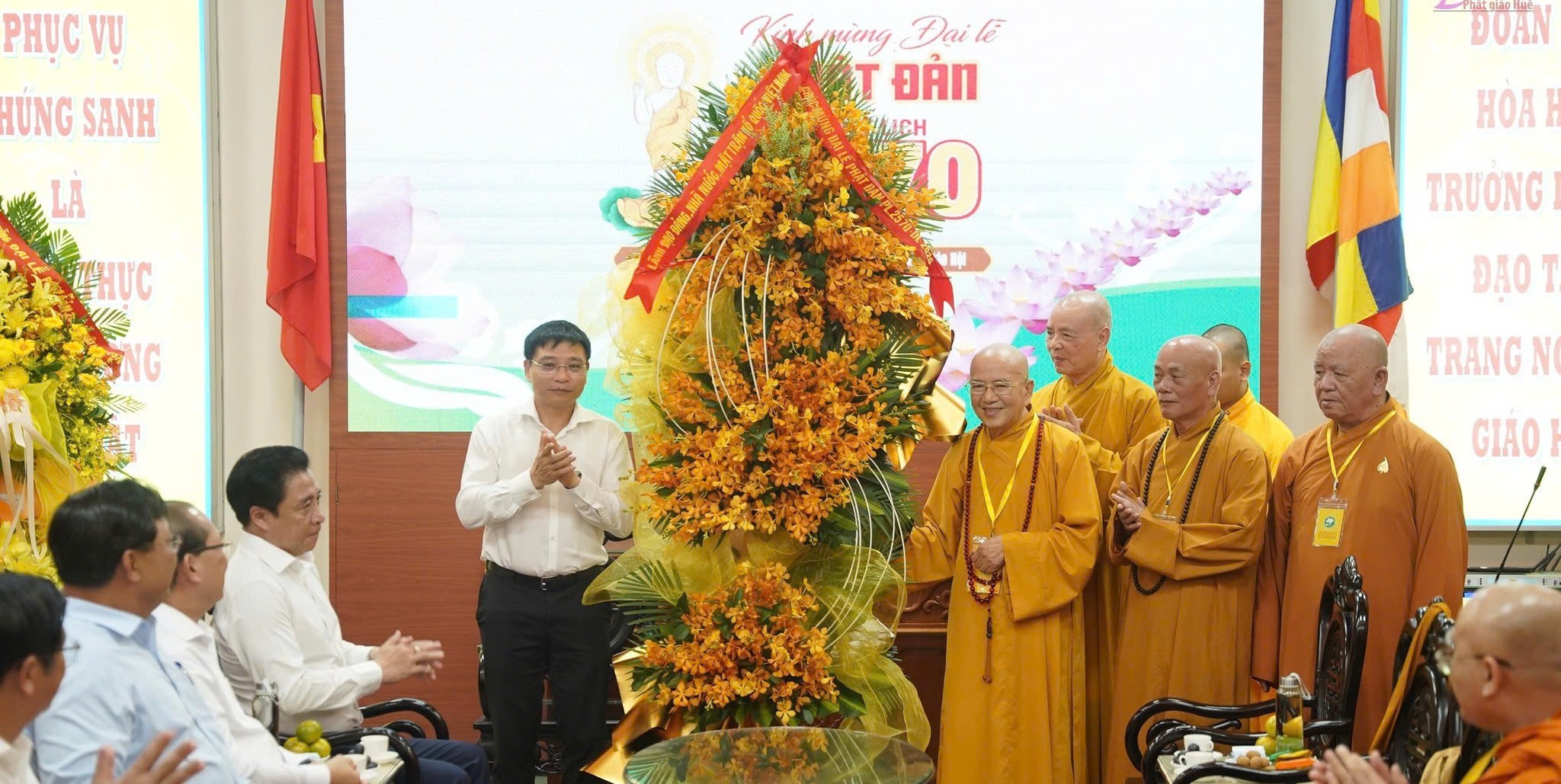 Phó Thủ tướng Chính phủ Nguyễn Văn Thắng thăm, chúc mừng Đại lễ Phật đản Phật lịch 2570