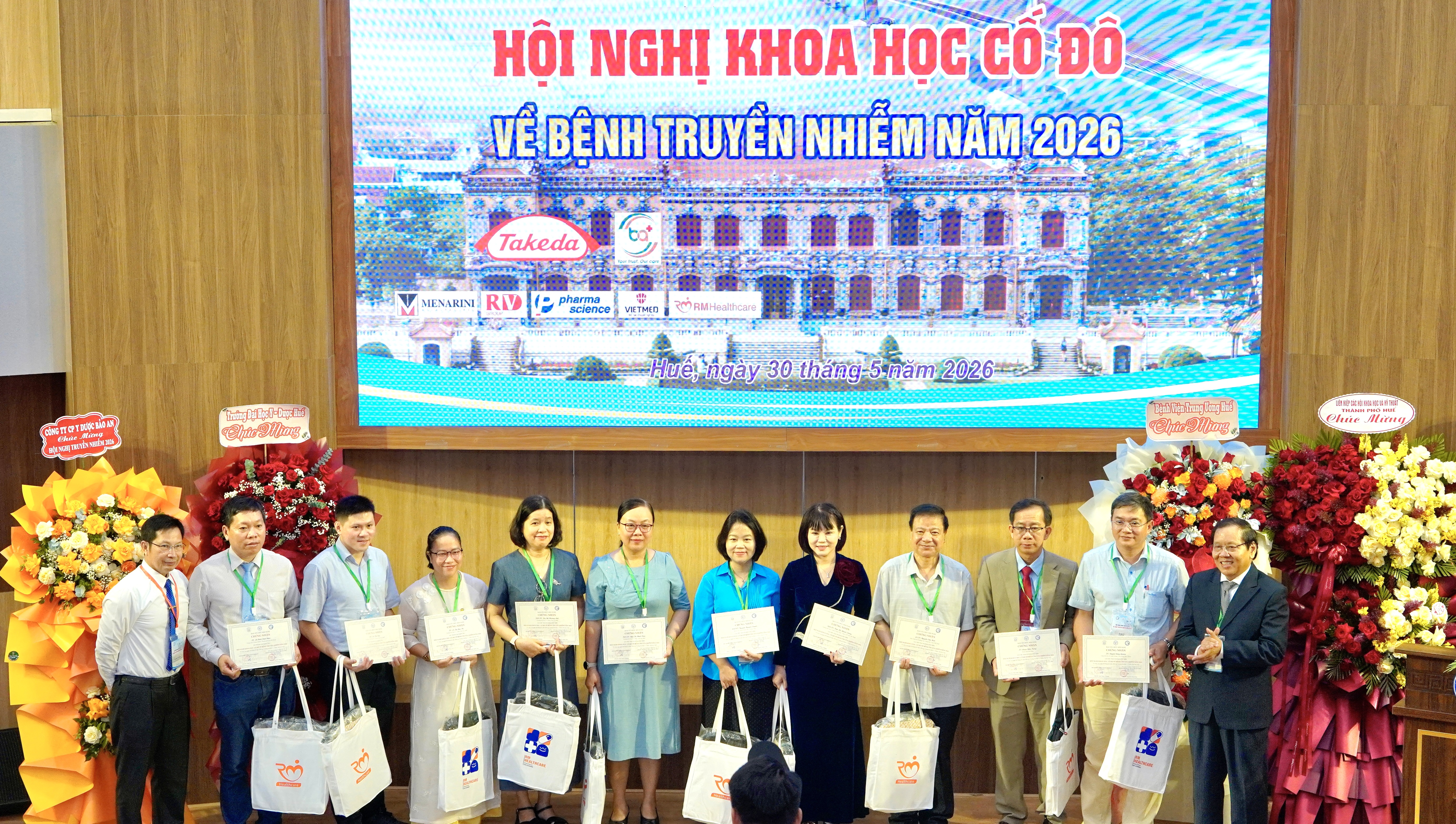 Gần 250 đại biểu, chuyên gia tham gia hội nghị Khoa học Cố đô về bệnh truyền nhiễm
