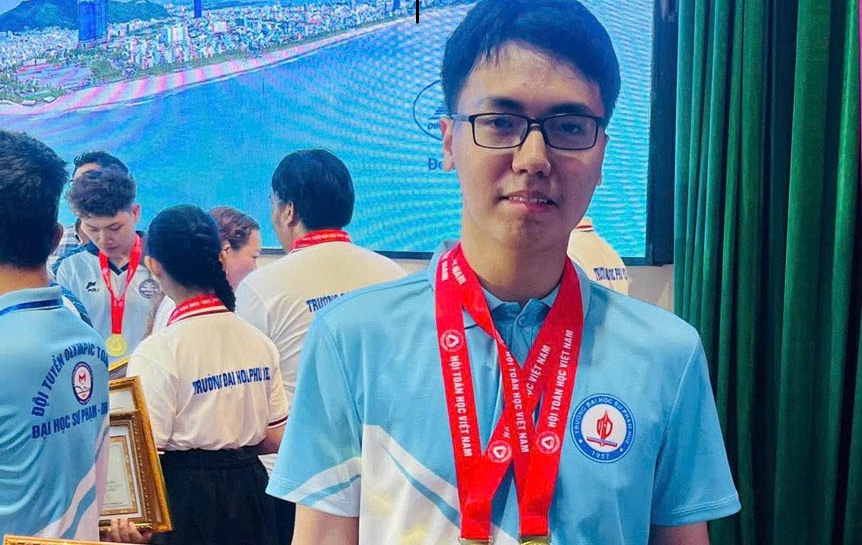 Nam sinh Huế giành “cú đúp” Huy chương Vàng Olympic toán học