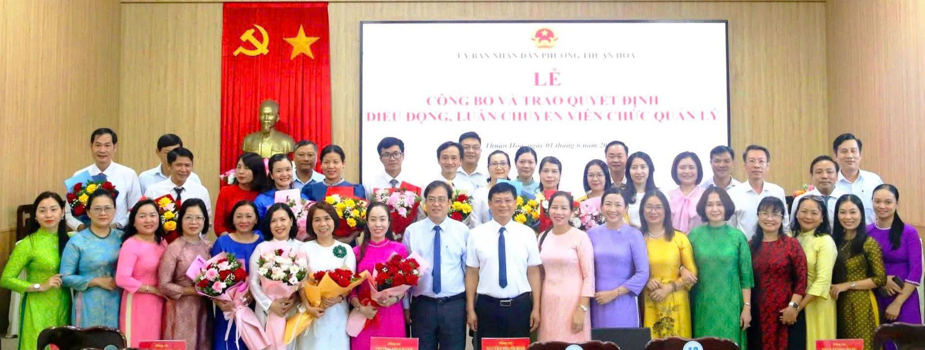 Phường Thuận Hóa công bố các quyết định về công tác cán bộ và quản lý giáo dục