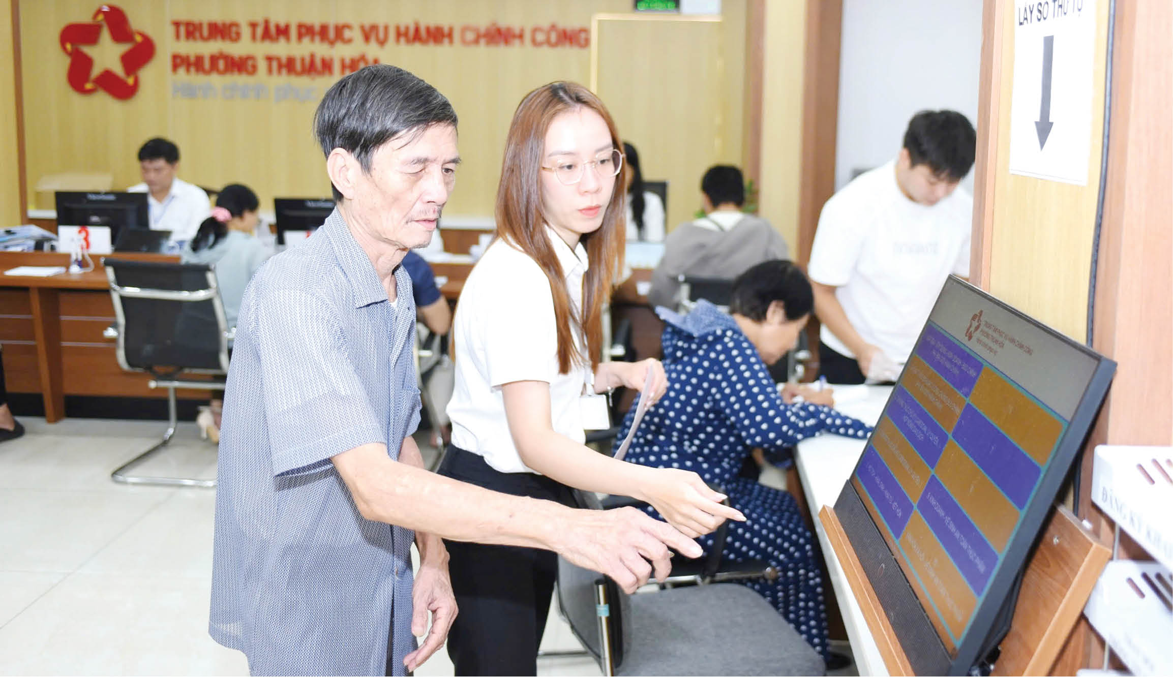 Hiệu quả của chính quyền địa phương 2 cấp nhìn từ bộ phận một cửa
