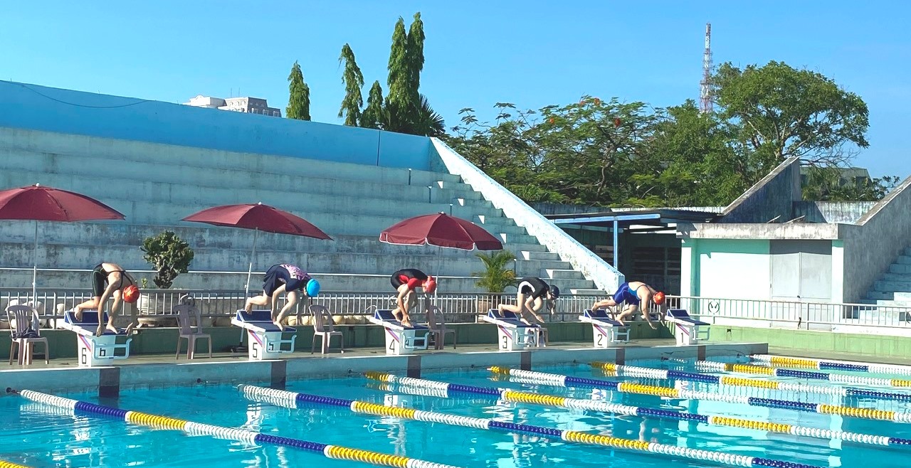 450 vận động viên tranh tài tại Giải Bơi truyền thống học sinh phổ thông