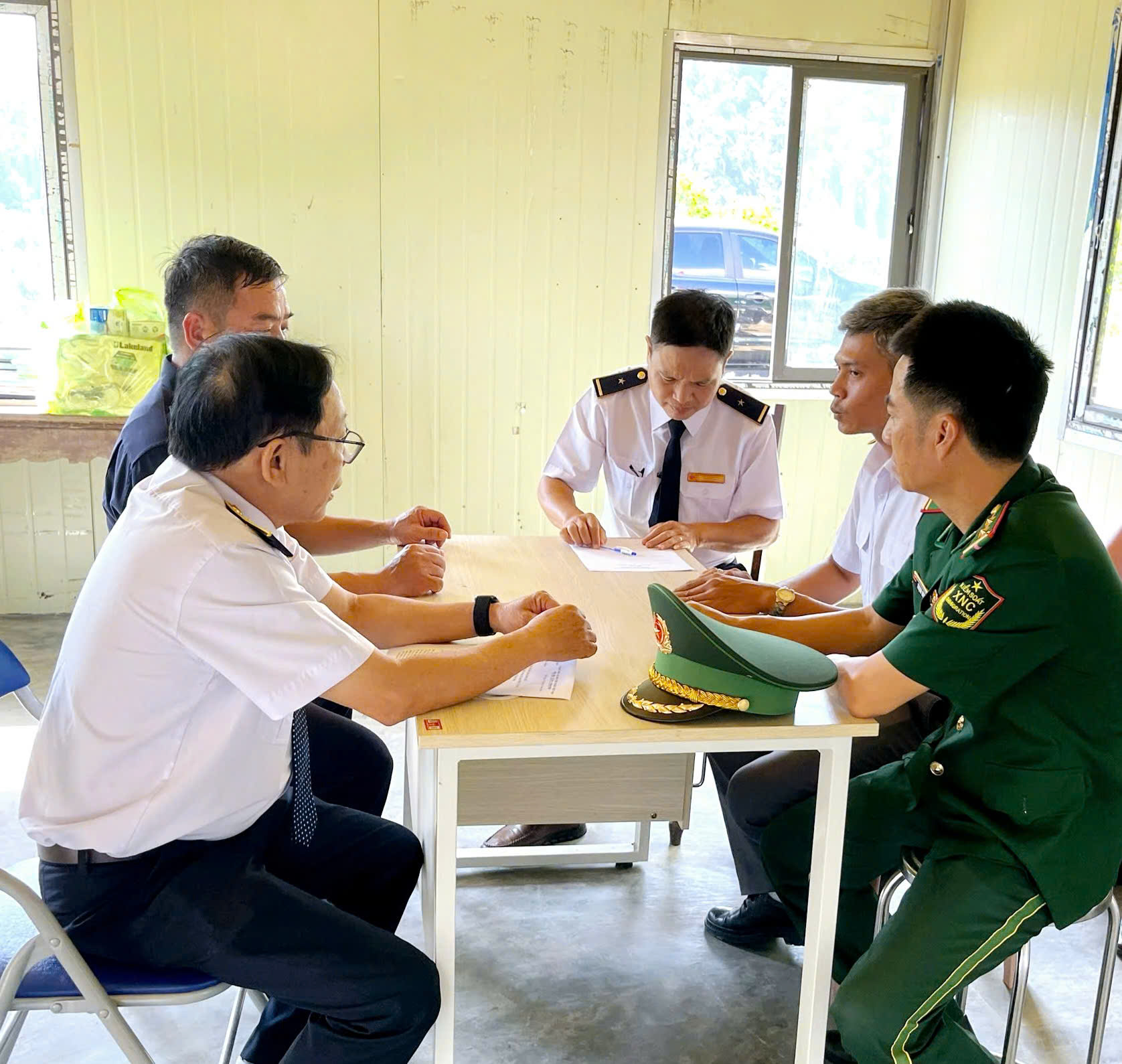 Phối hợp giám sát, phòng chống bệnh Ebola tại các cửa khẩu biên giới