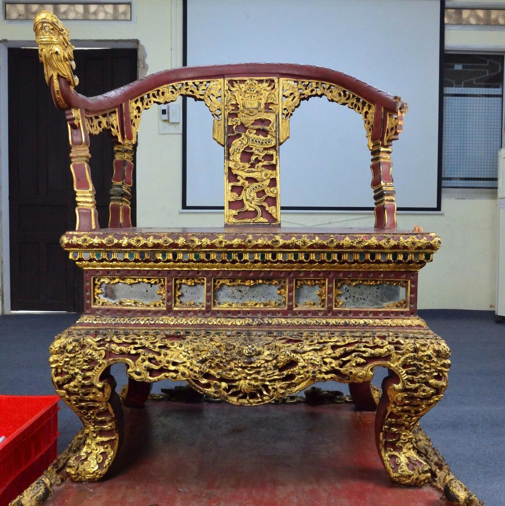 Tái trưng bày Ngai vua Triều Nguyễn tại điện Thái Hoà sau phục chế