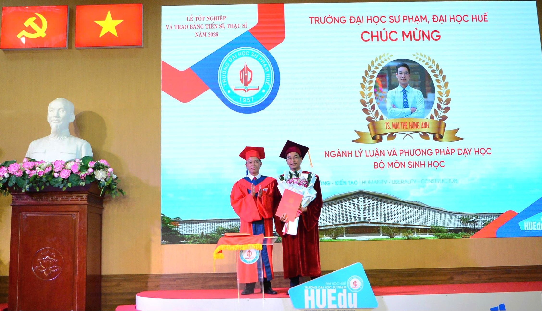 Trường Đại học Sư phạm trao bằng cho 5 tiến sĩ và 289 thạc sĩ