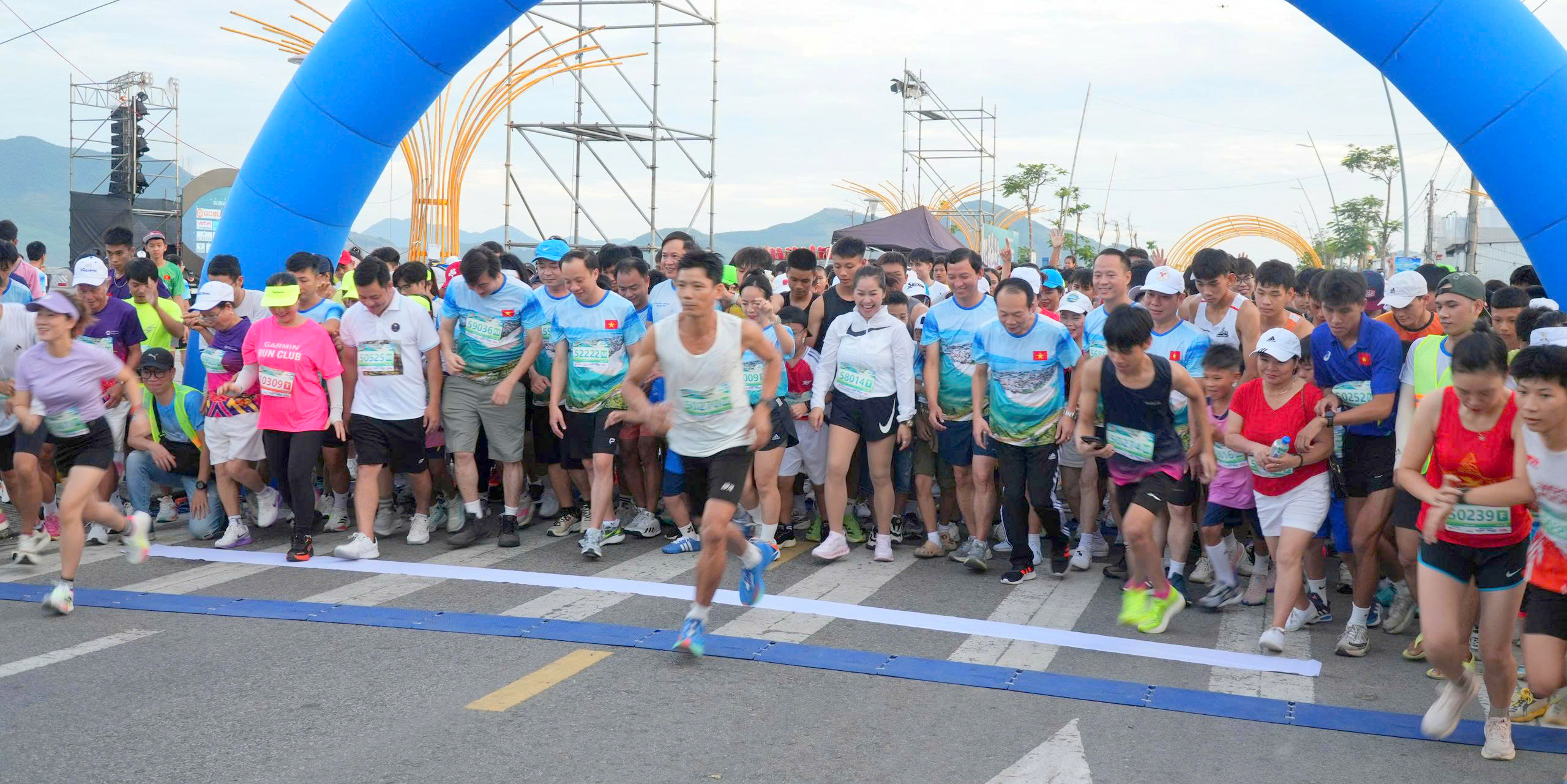 Gần 1 400 vận động viên tham gia giải chạy Chân Mây - Lăng Cô 2026
