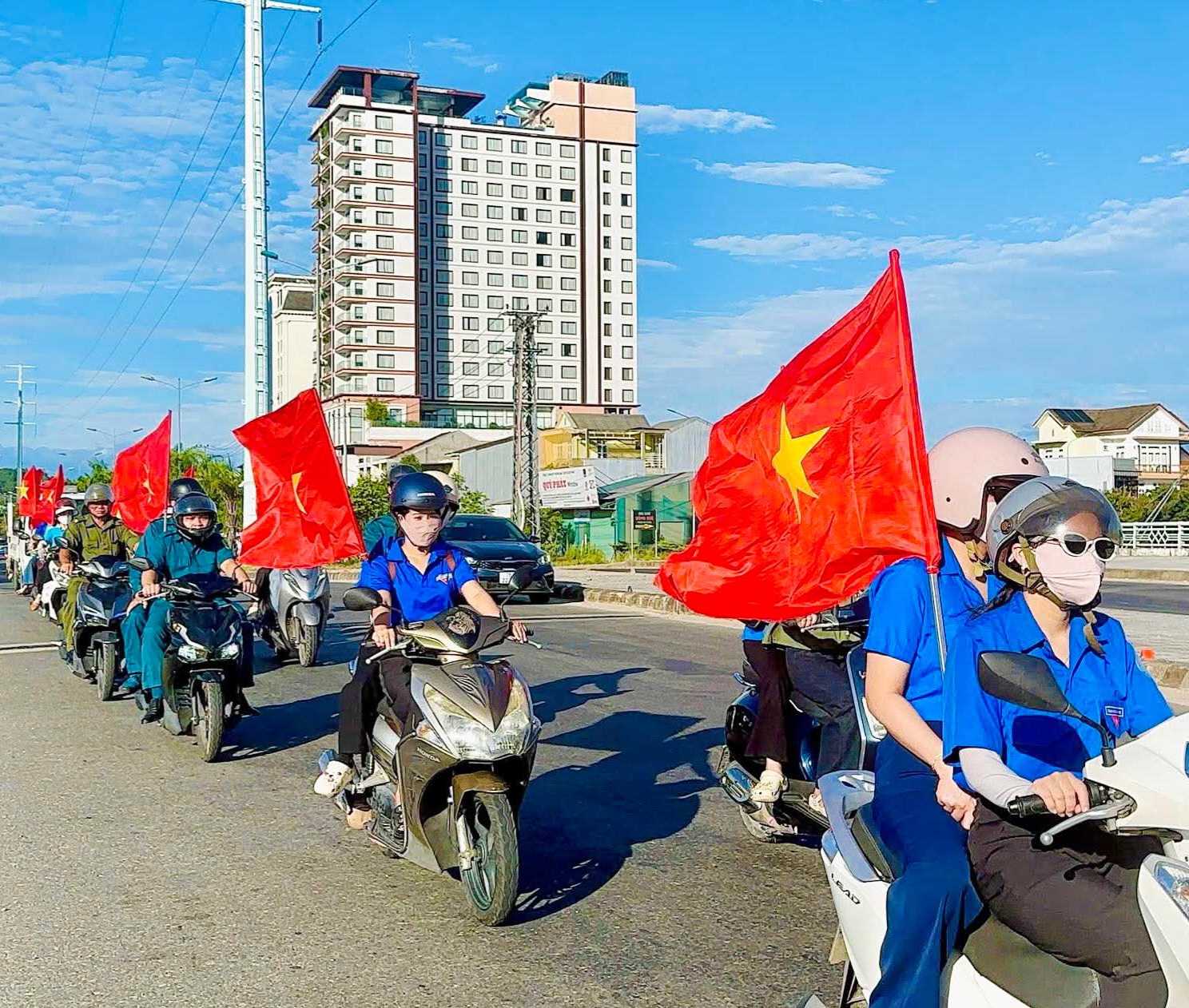 Thanh Thủy ra quân lập lại trật tự đô thị, bảo đảm an toàn giao thông và vệ sinh môi trường