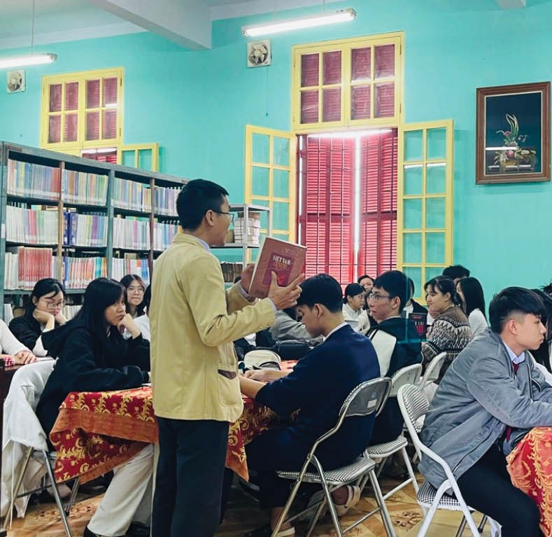 Học sử tại thư viện Từ “ghi nhớ” sang “giải mã”