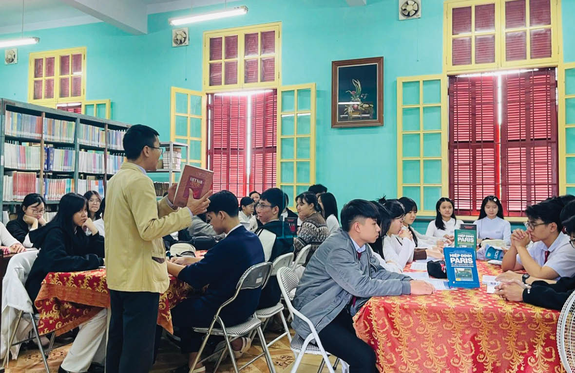 Học sử tại thư viện Từ “ghi nhớ” sang “giải mã”