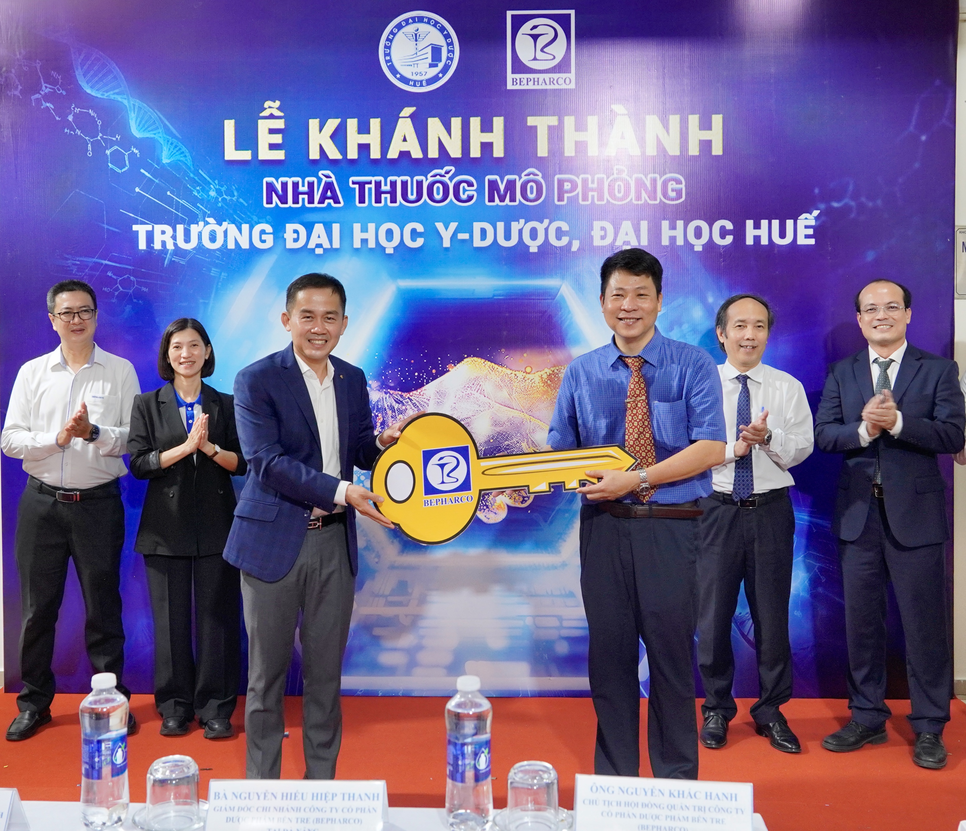 Khánh thành Nhà thuốc thực hành mô phỏng theo tiêu chuẩn GPP tại Khoa Dược