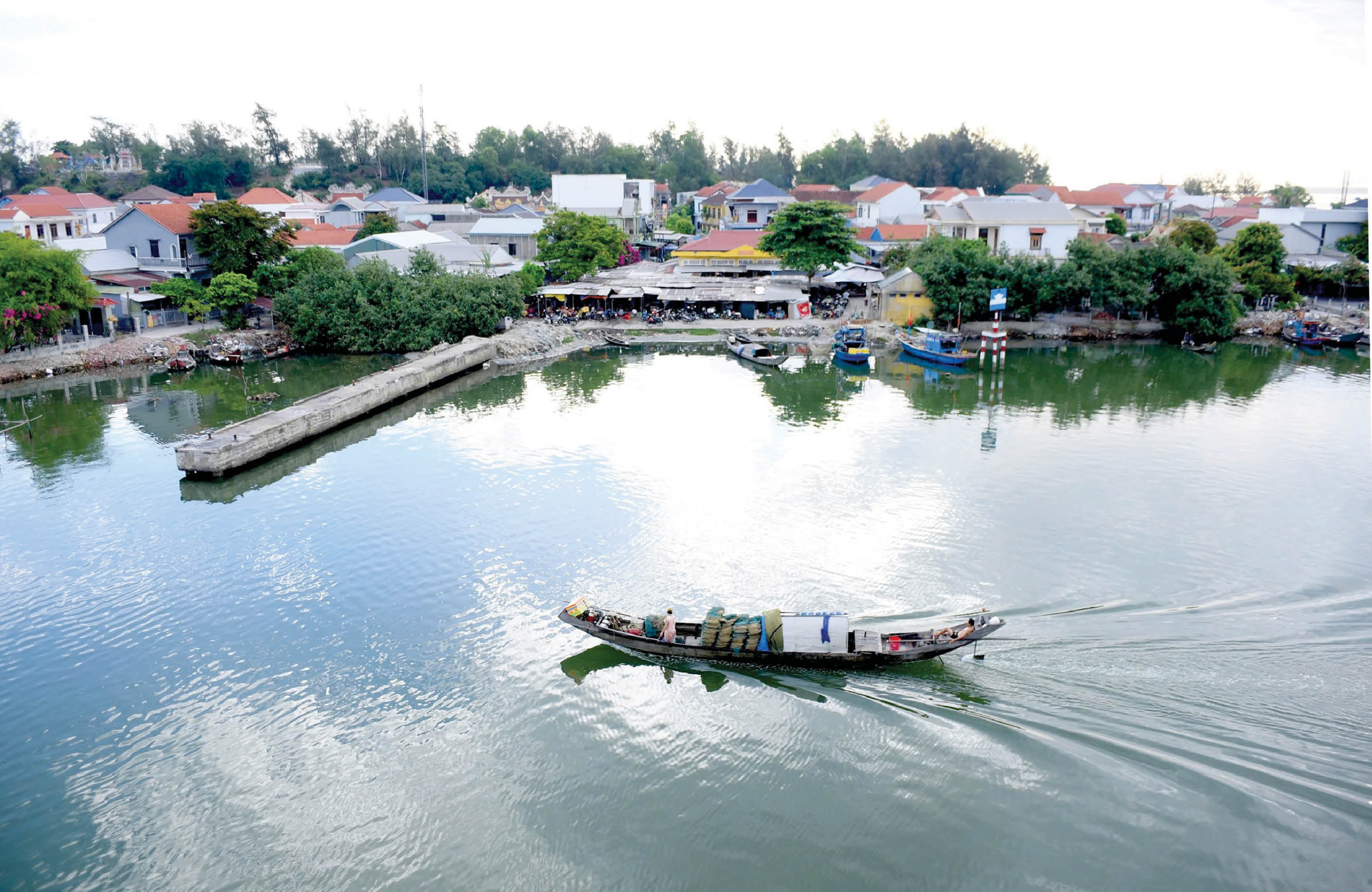 Về chợ cá Thuận An