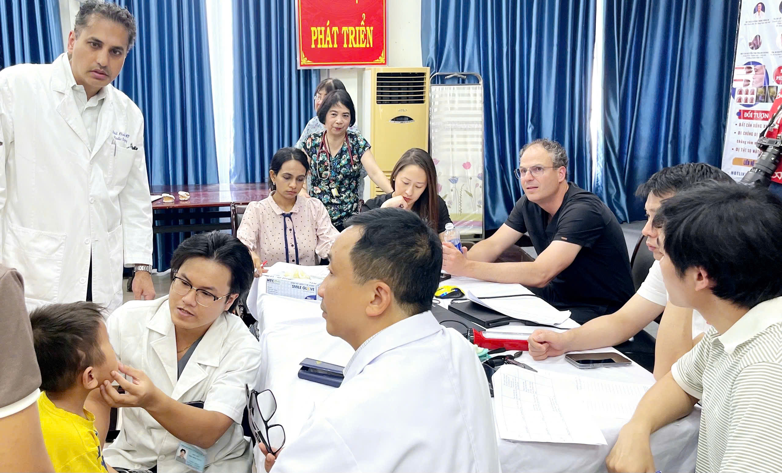 Phẫu thuật dị tật hàm mặt cho 13 bệnh nhân