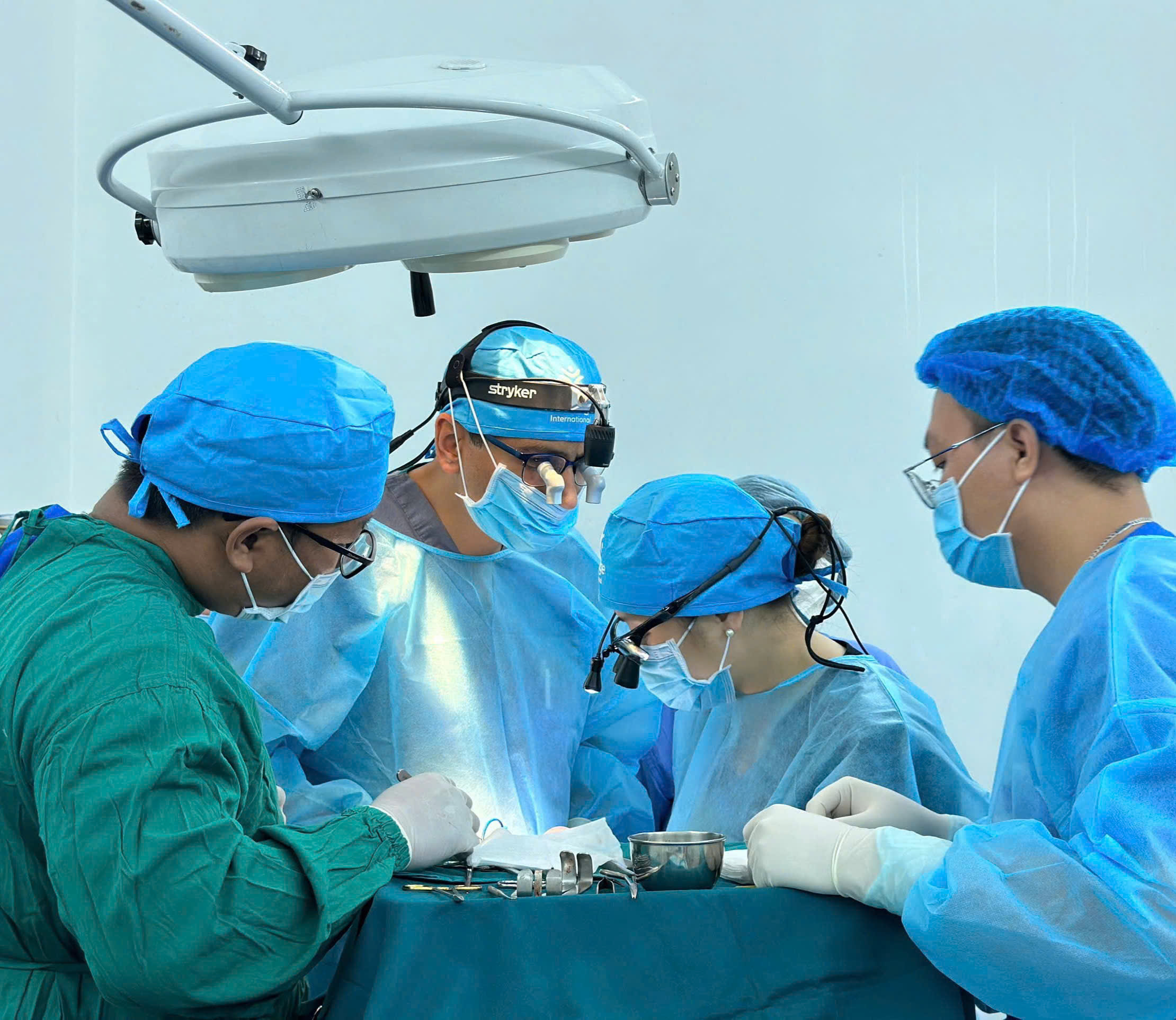 Phẫu thuật dị tật hàm mặt cho 13 bệnh nhân
