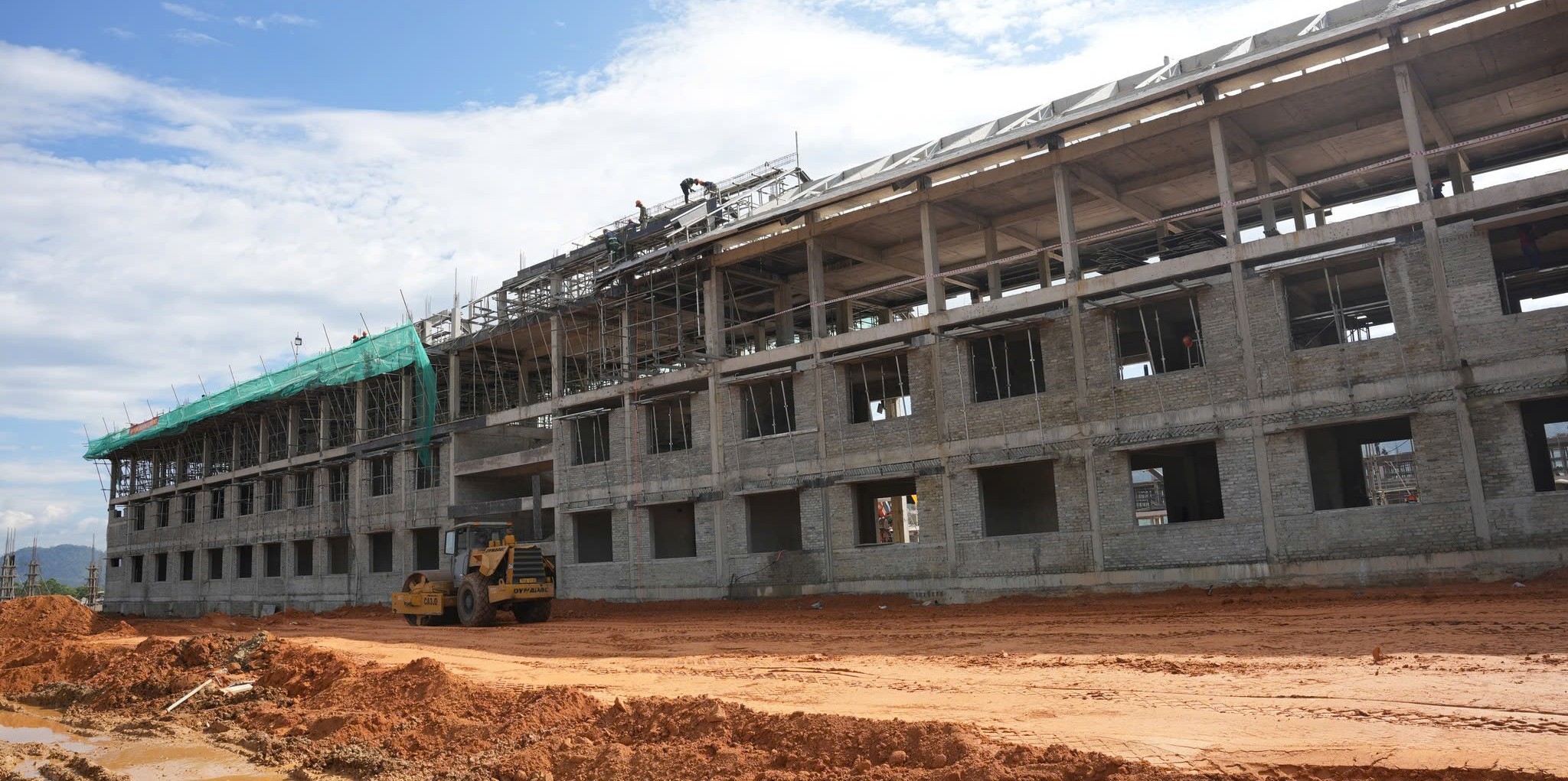Ra quân thực hiện chiến dịch “60 ngày đêm” hỗ trợ xây dựng Trường liên cấp A Lưới 4