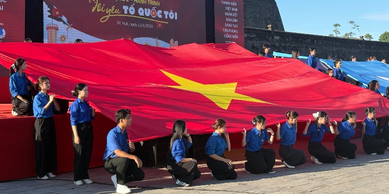 Hơn 2 000 thanh niên tham gia hành trình “Tôi yêu Tổ quốc tôi”