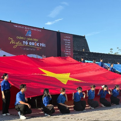 Hơn 2 000 thanh niên tham gia hành trình “Tôi yêu Tổ quốc tôi”