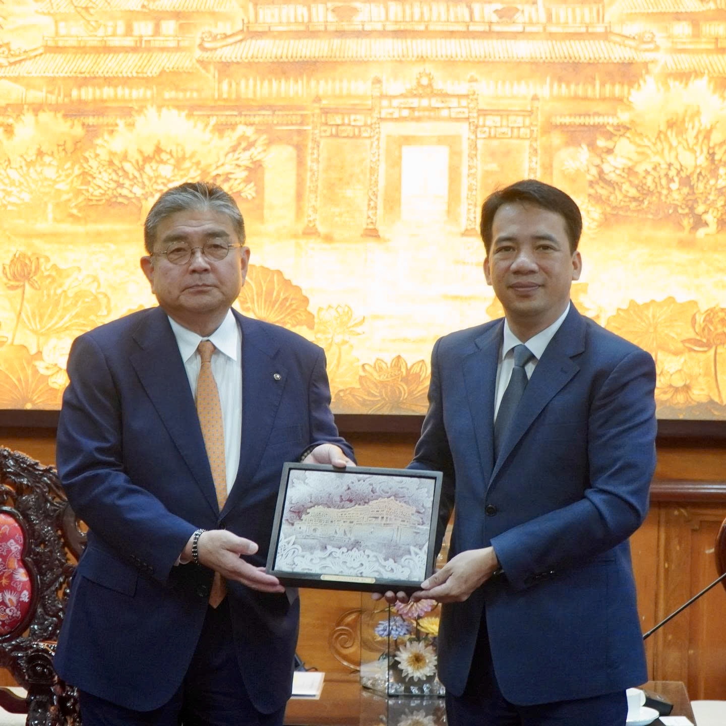 Phó Chủ tịch UBND thành phố Huế Trần Hữu Thùy Giang tiếp Đoàn công tác tỉnh Nara