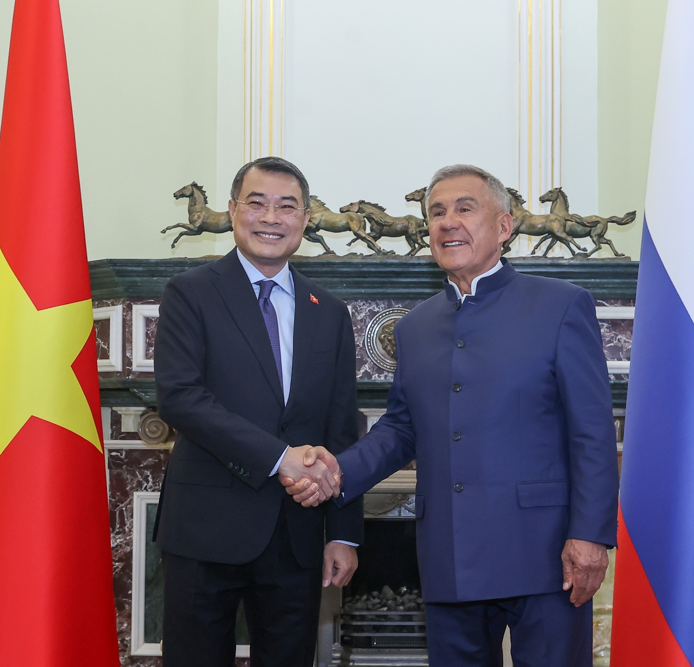 Thủ tướng Lê Minh Hưng gặp Người đứng đầu Cộng hòa Tatarstan Liên bang Nga