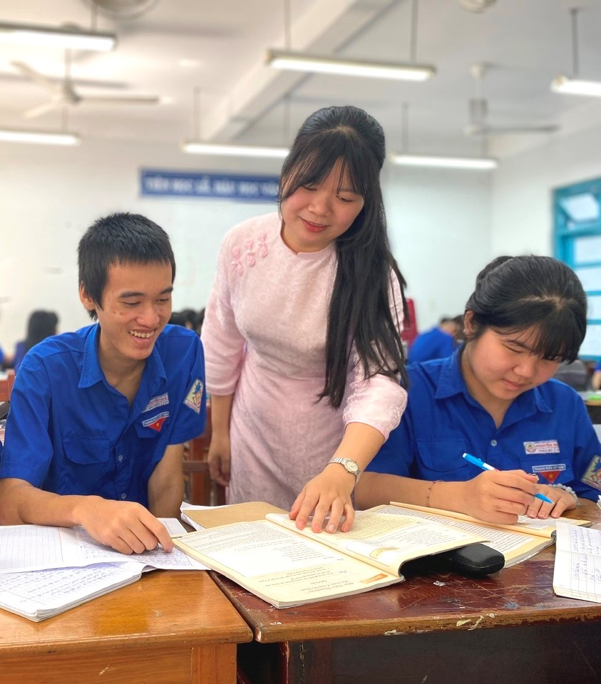 Bồi dưỡng giáo viên sử dụng bộ sách giáo khoa thống nhất trước năm học mới